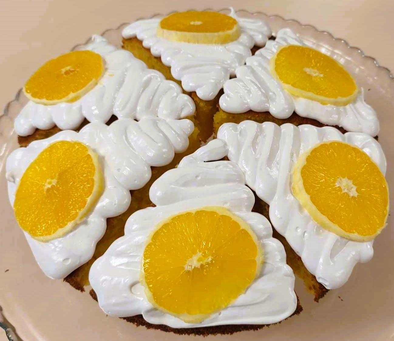 ciasto z bitą śmietaną i pomarańczą