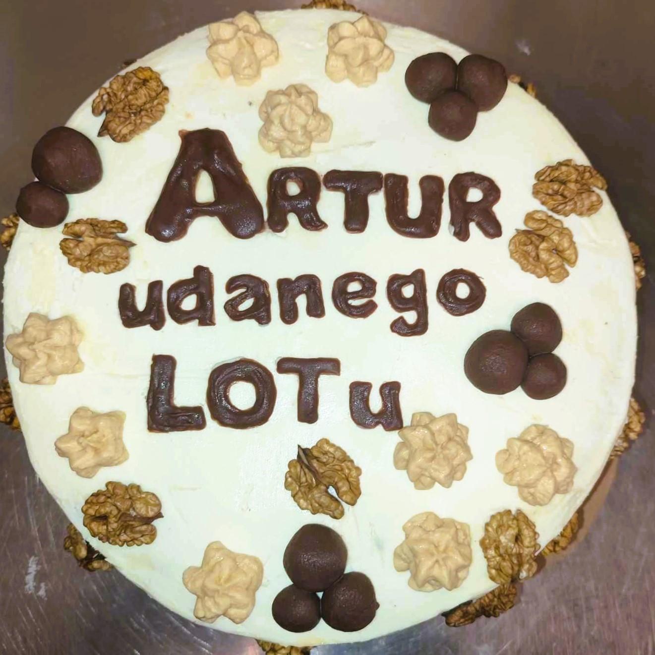 tort z orzechami włoskimi